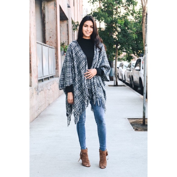 💙 Tweed Ruana Poncho Wrap with Hood & Tassels - Picture 4 of 4